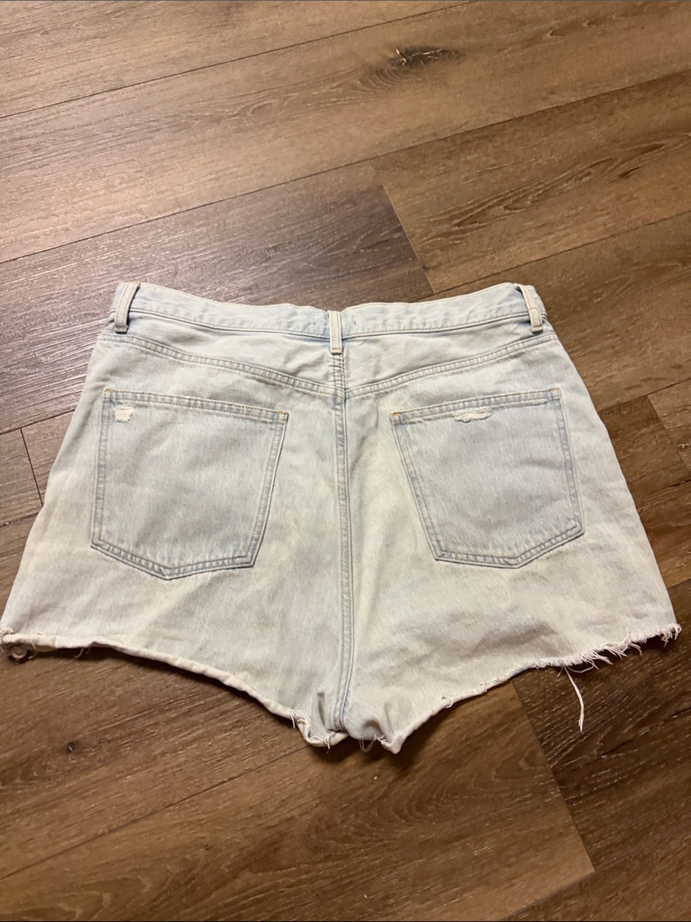 Uniqlo Light Wash Denim High-Rise Women’s Shorts - Picture 5 of 6